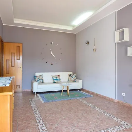 2 Bedroom Lovely In Marina Di Caronia Apartamento *