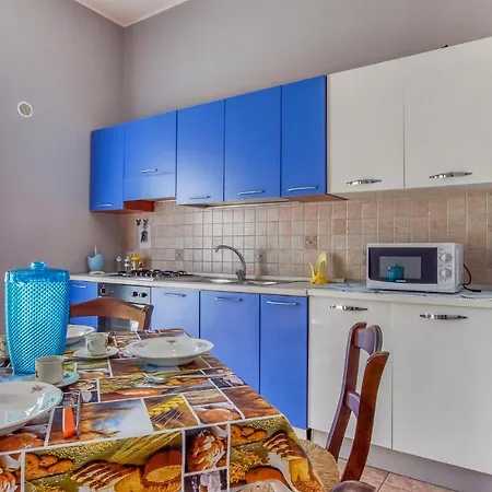 2 Bedroom Lovely In Marina Di Caronia Caronia Marina
