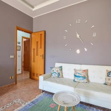 2 Bedroom Lovely In Marina Di Caronia Apartamento