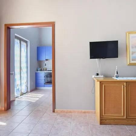 2 Bedroom Lovely In Marina Di Caronia Apartamento Caronia Marina